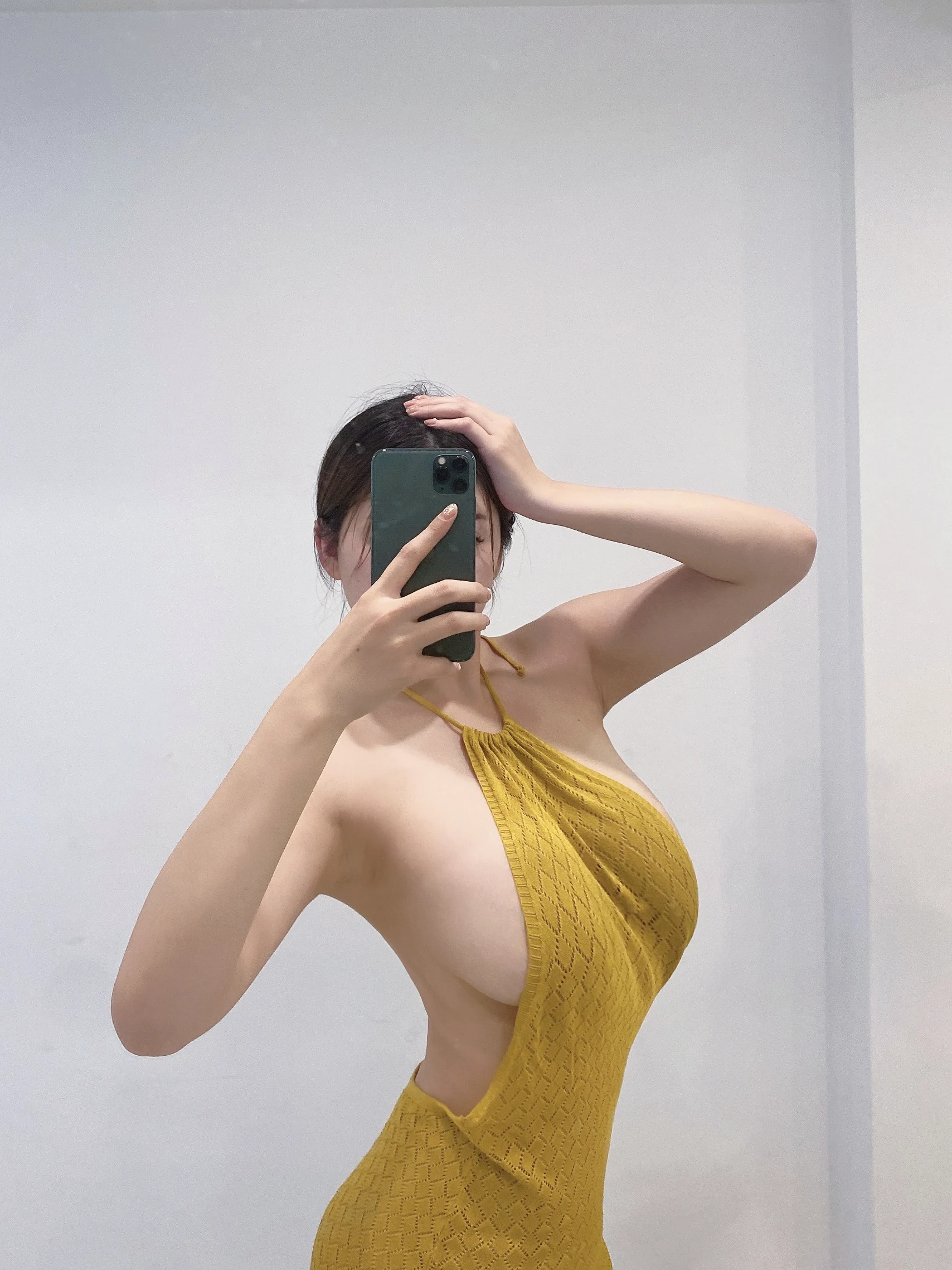 奶宝妹纸 – 金色礼服 19P 1V
